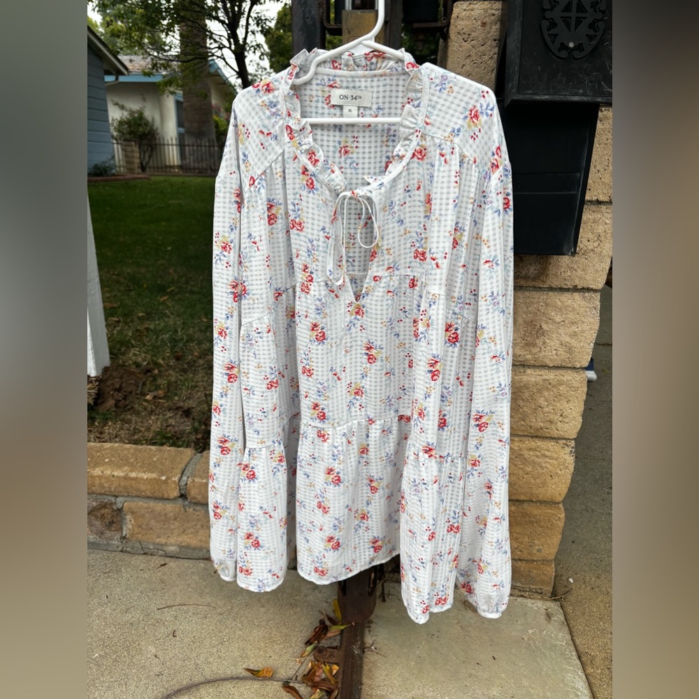 NWOT Flowy flower blouse